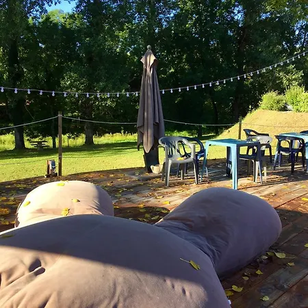 Camping Pierrageai 2*