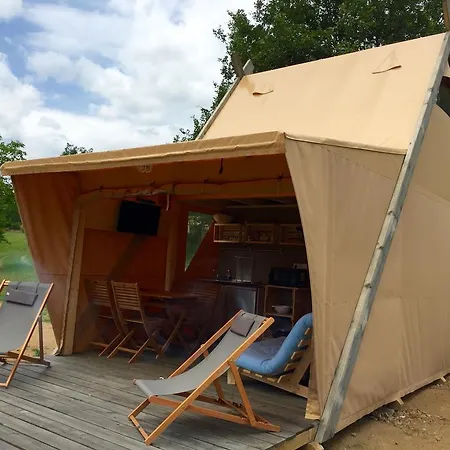 Campsite Camping Pierrageai